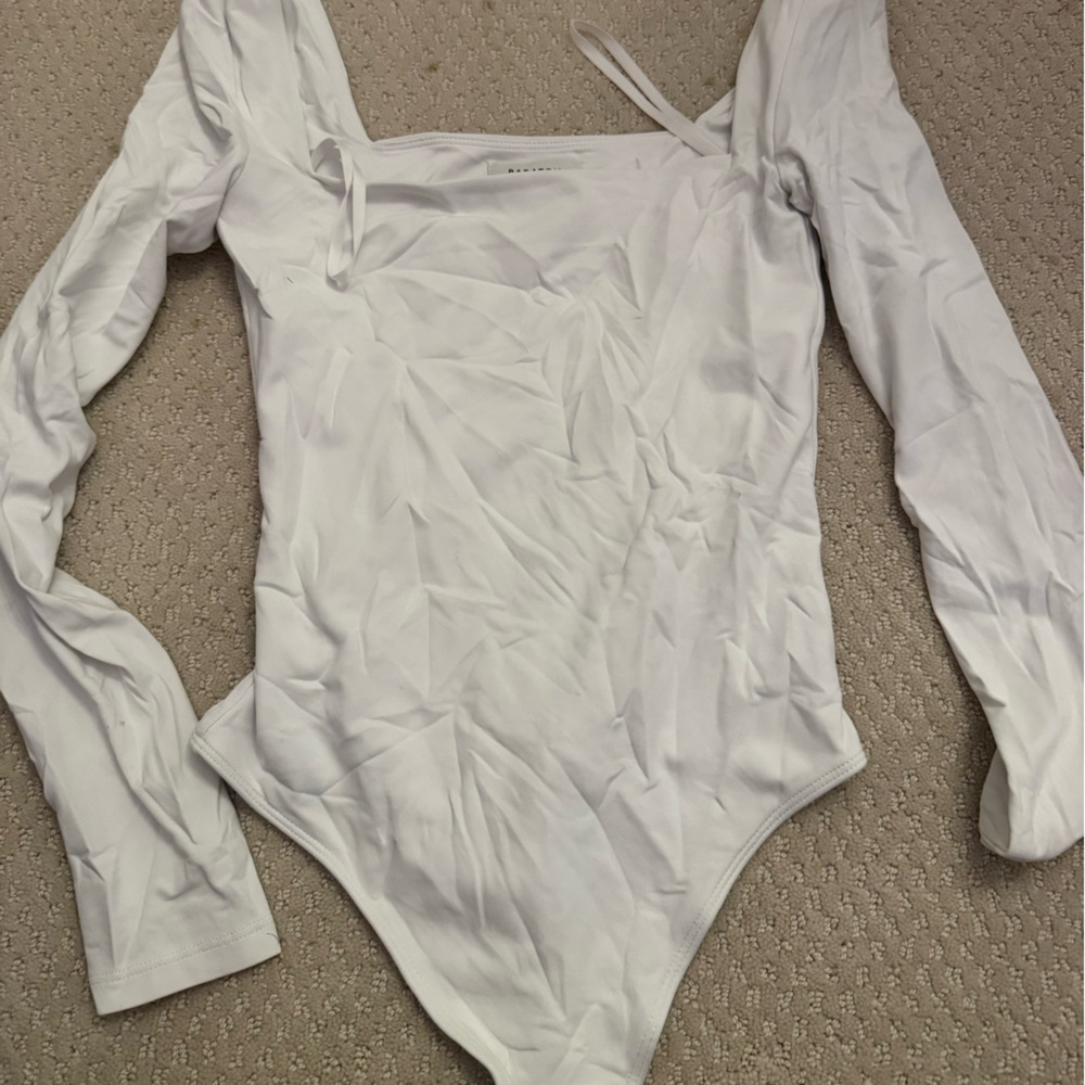 Aritizia white long sleeve bodysuit